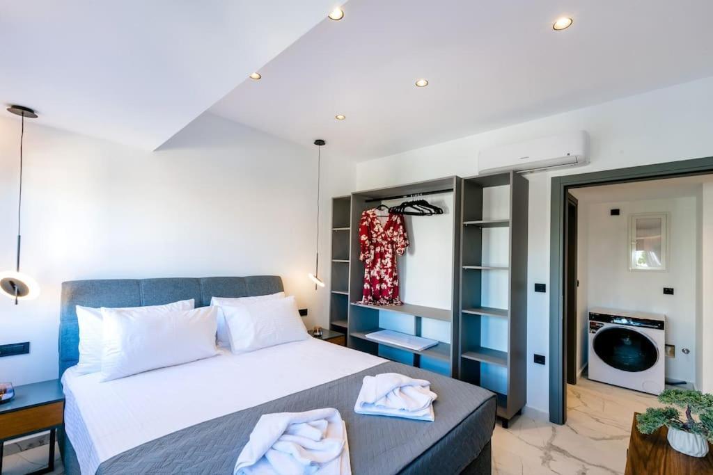 Rhodes Center Luxury #1